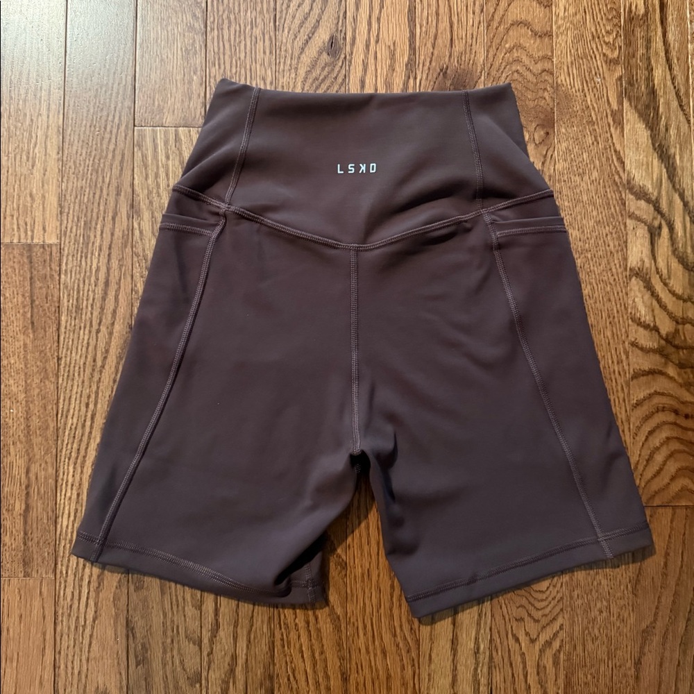 LSKD Fusion Ultra High Rise Shorts pockets - Picture 2 of 3